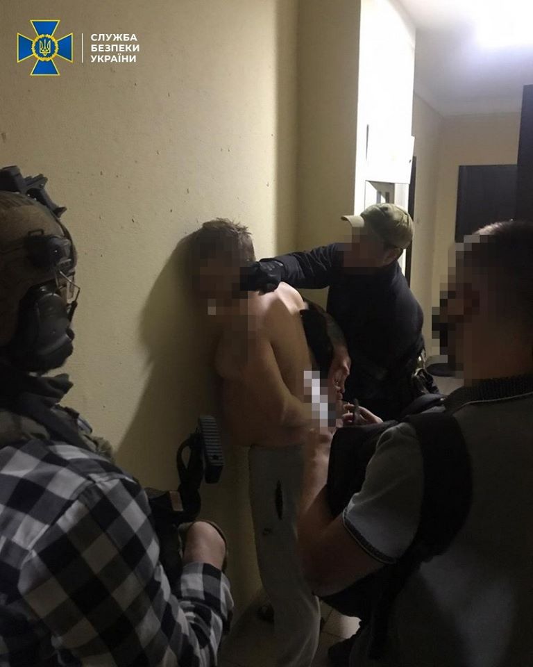 В Киеве и Харькове банда неонацистов распространяла литературу о террактах. Ее главарем называют гражданина РФ. Фото: СБУ