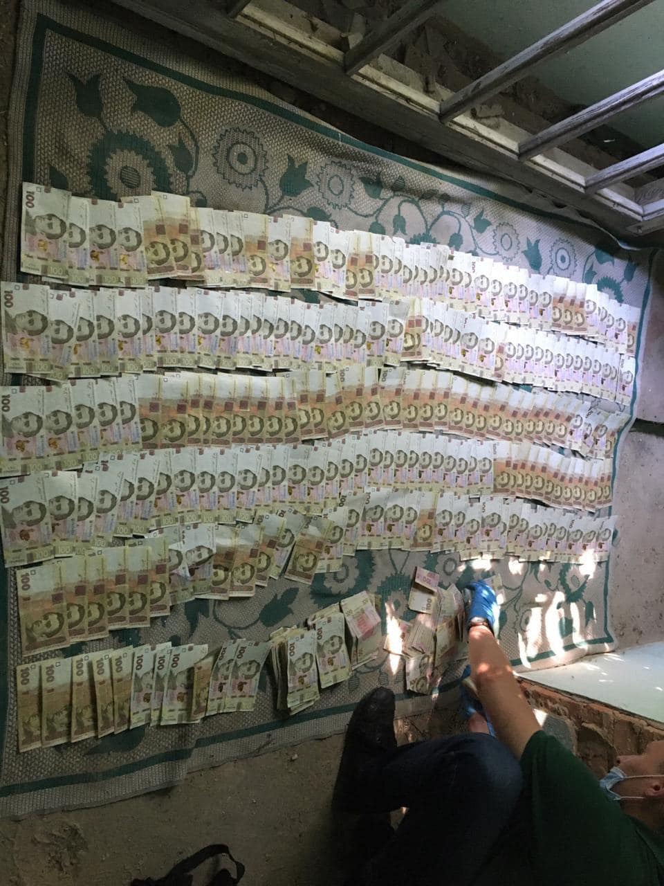 Деньги, украденные из автомобиля "Укрпочты" под Полтавой, найдены. Фото: Антон Геращенко в Фейсбук