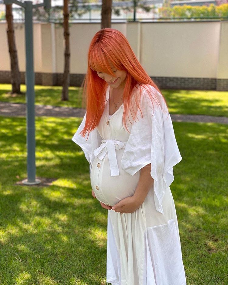 Певица Светлана Тарабарова родила дочь и показала фото с ней. Скриншот: Лелека в Инстаграм