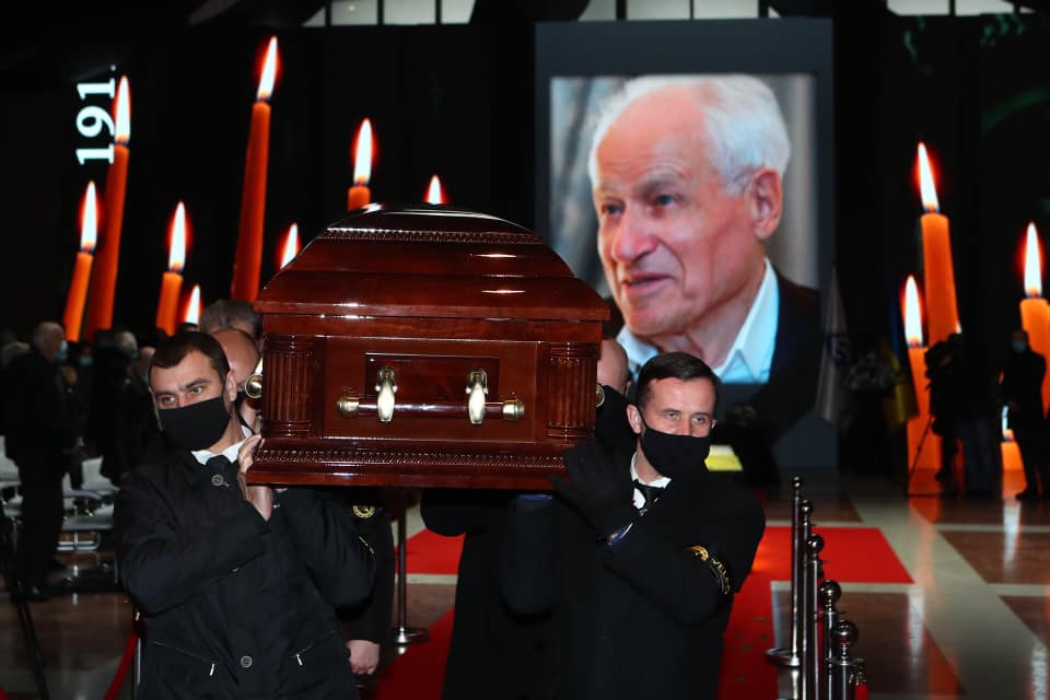 На похороны отца Суркисов пришли Ахметов и Коломойский. Фото: ФК "Динамо"