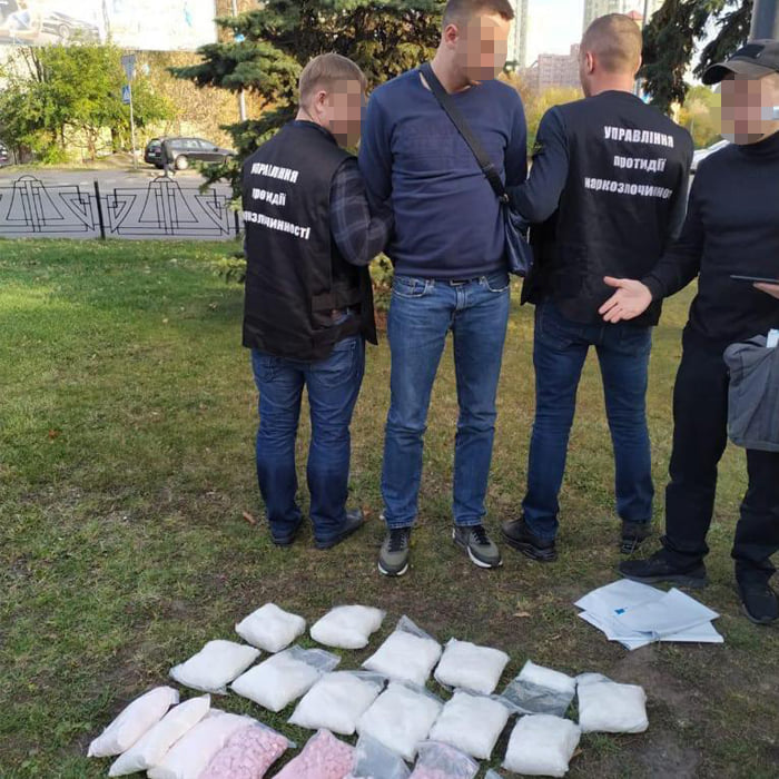 До суда дошло дело двух наркобанд, которые через интернет-магазины снабжали наркотиками всю Украину. Фото: прокуратура
