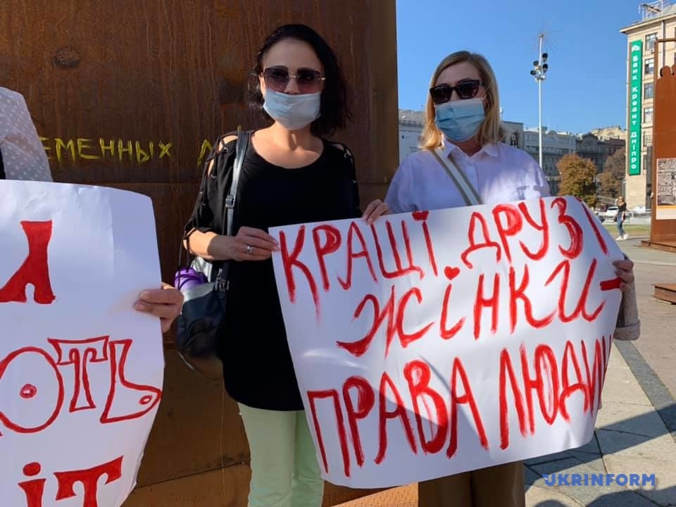 Марш солидарности с белорусскими женщинами в Киеве. Фото: Олег Давыденко, Укринформ