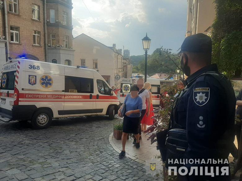 В центре Киева взорвался ресторан, пострадали два человека. Фото: Нацполиция
