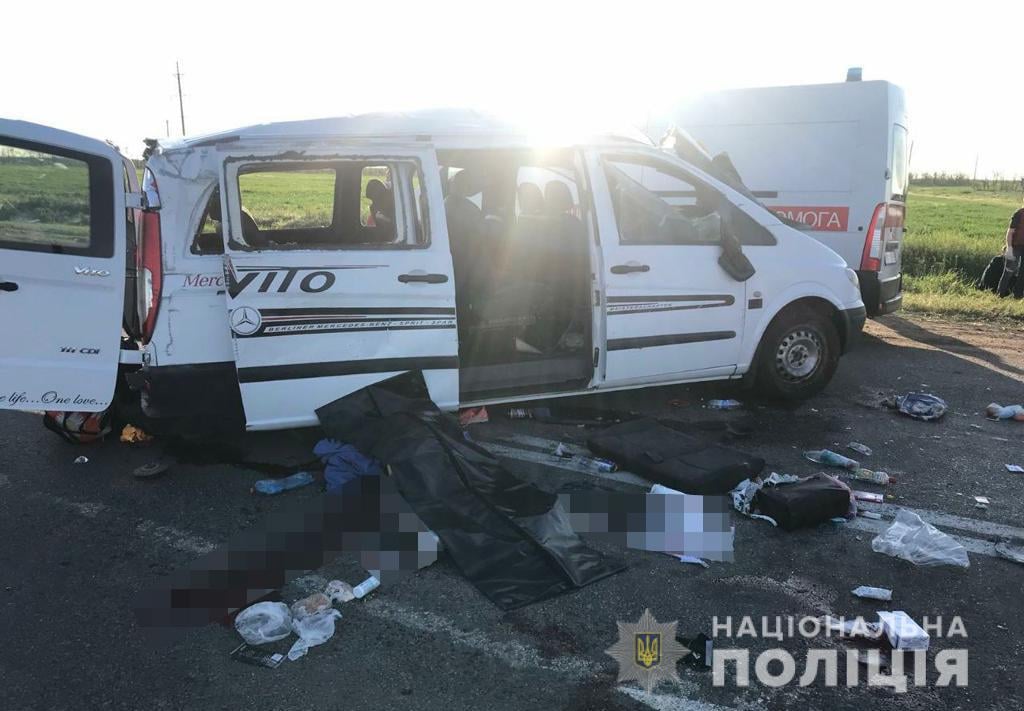 Под Бердянском пьяный водитель "Лады" устроил смертельное ДТП. Фото с места происшествия