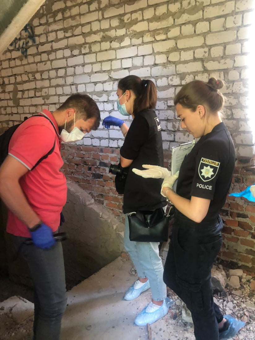 В Житомирской области в заброшенном здании под завалами кирпича нашли тело подростка