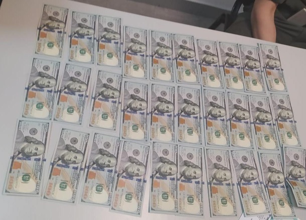 Иранец предложил украинскому пограничнику 3 тысячи долларов взятки. Ему запретили въезд в страну на 3 года. Фото: Госпогранслужба