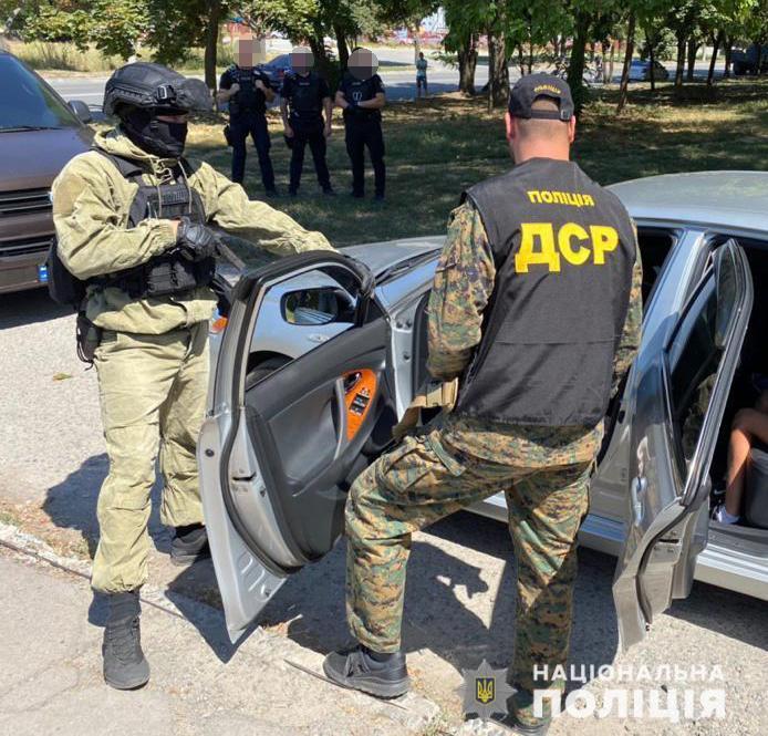 В Днепре полицейские задержали болгарского киллера, которого разыскивал Интерпол. Фото: Нацполиция