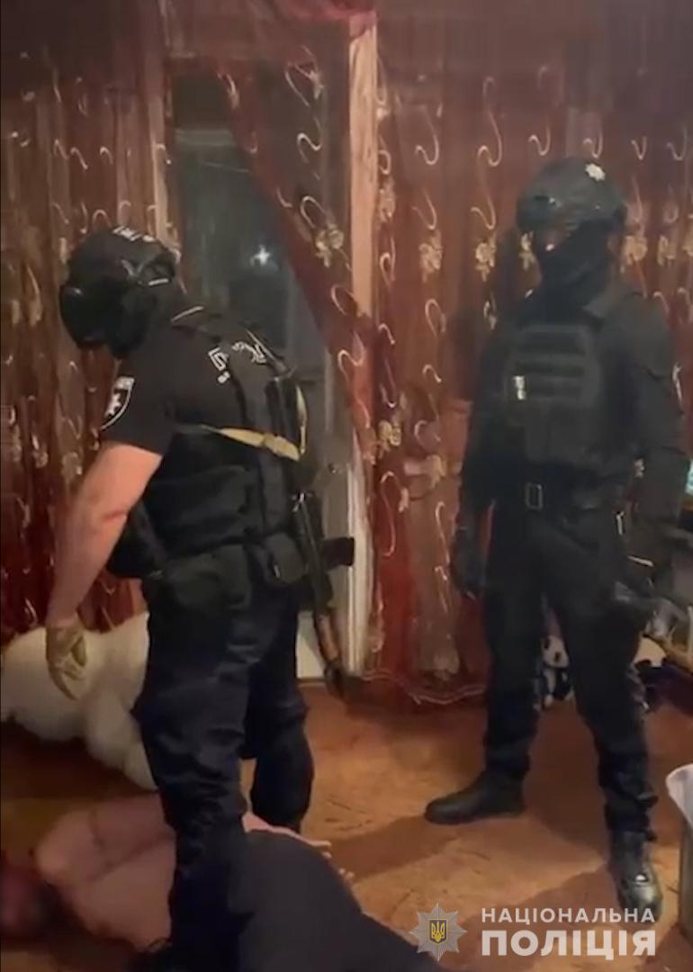 Житель Кременчуга под наркотиками расстрелял полицейских из окна многоэтажки