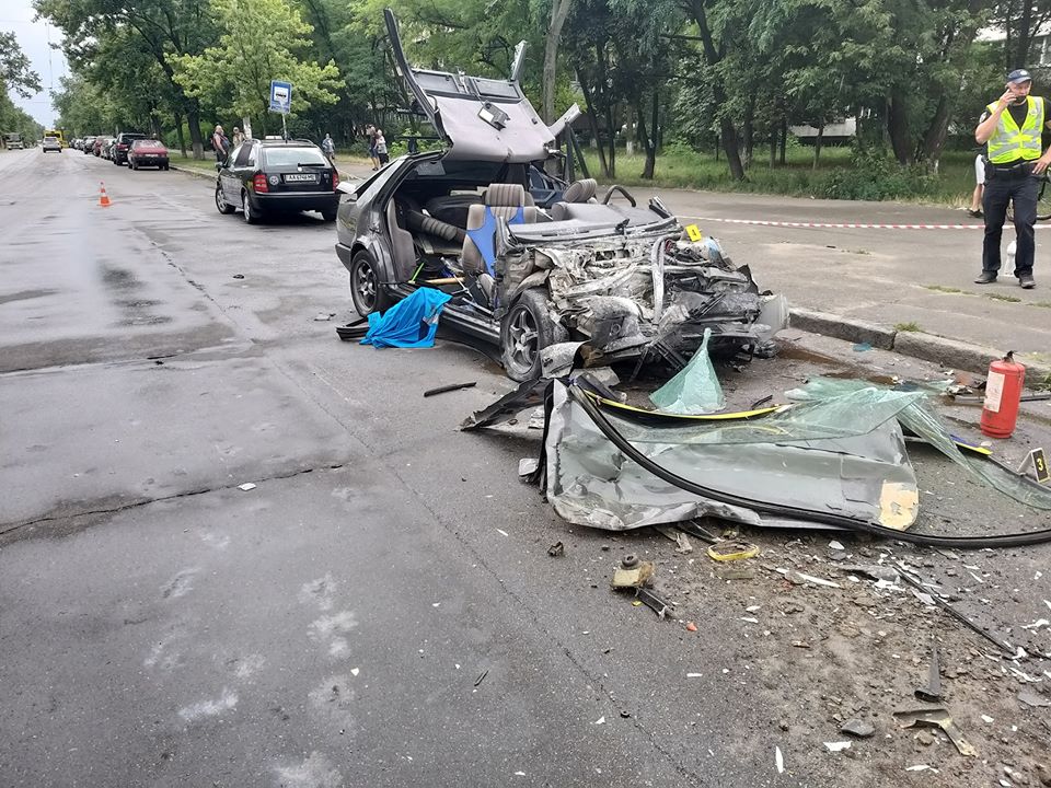 В страшном ДТП в Киеве при столкновении Mercedes и маршрутки пострадавшие остались без конечностей и глаз. Фото: Павел Дыба
