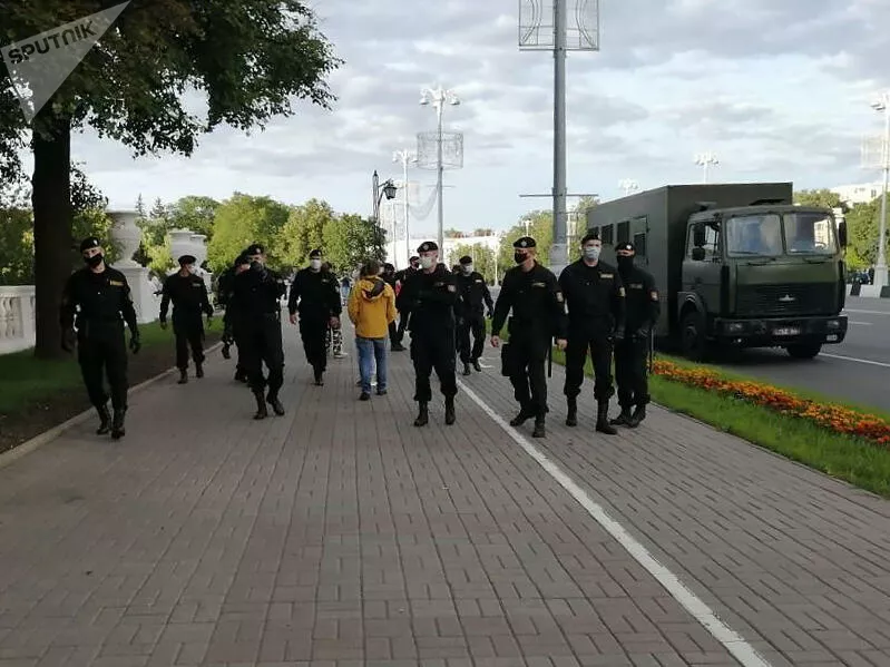 В Минске протестующие перекрыли центральный проспект и движутся к Дому правительства. Фото: Спутник