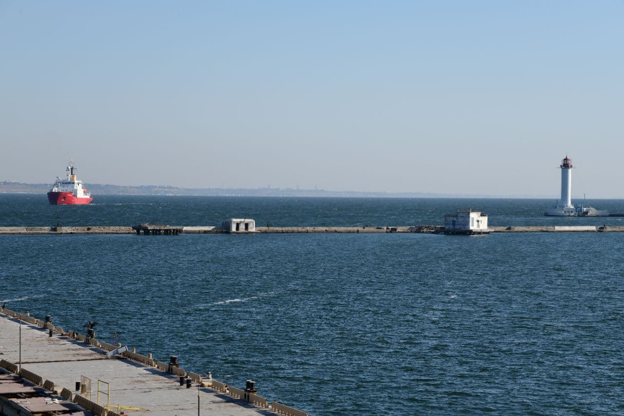 в морской порт Одессы прибыл ледокол "Джеймс Кларк Росс"