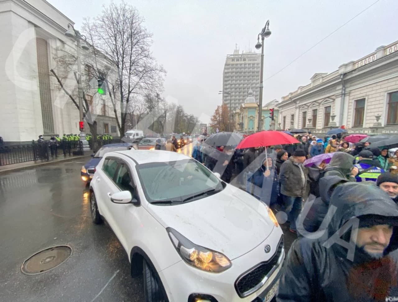 В Киеве 3 ноября проходит акция протеста антипрививочников от коронавируса