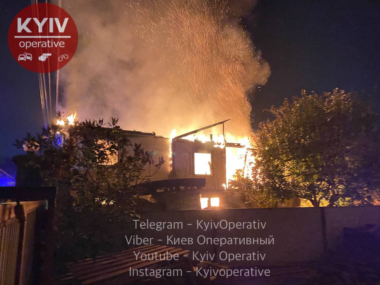 В Киеве на Русановских садах сгорел заживо мужчина в доме. Фото: /t.me/KyivOperativ