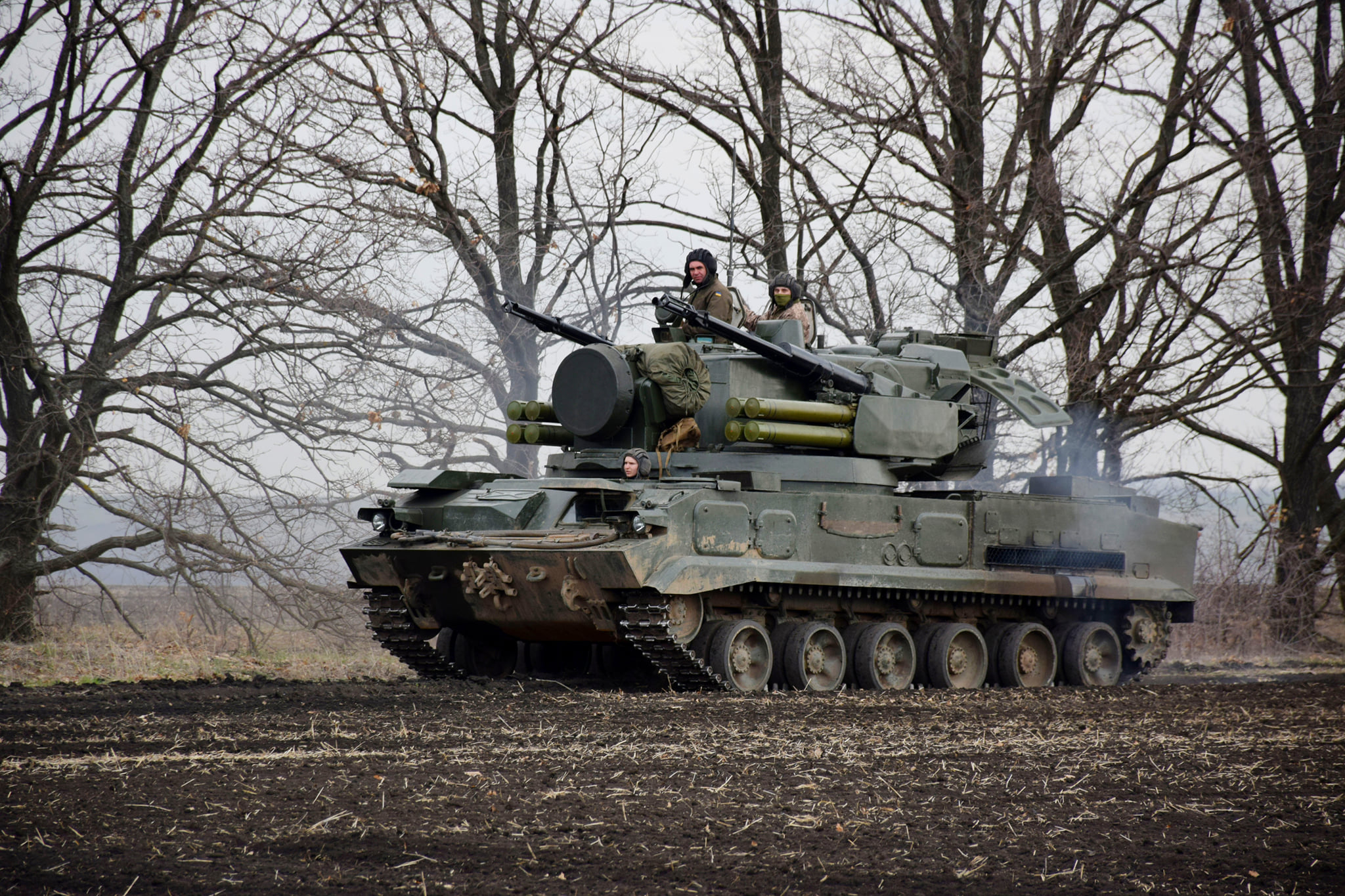 В районе ООС прошли учения танкового подразделения. Фото: facebook.com/pressjfo
