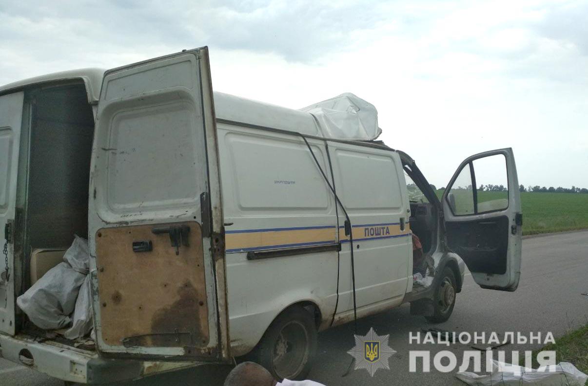 В Полтавской области неизвестные напали на автомобиль "Укрпошты". Фото: Нацполиция