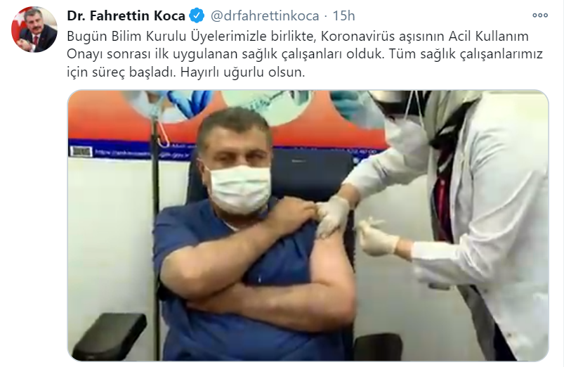 В Турции началась массовая вакцинация от Covid-19 китайским препаратом. Прививку уже получил глава Минздрава. Скриншот: twitter.com/drfahrettinkoca