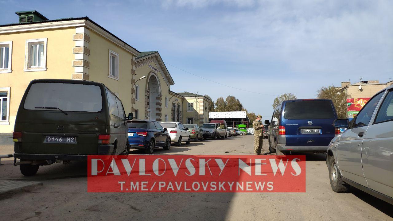 депутаты Слуги народа едут на Донбасс, в среду, 21 октября. Фото: Telegram-канал/ PavlovskyNews