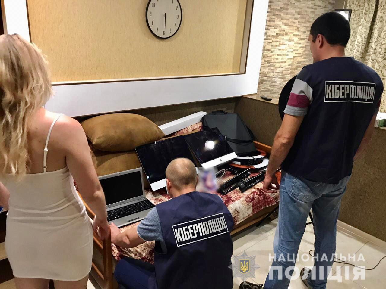 В Херсоне правоохранители прекратили деятельность порностудии. Фото: Нацполиция Херсонской области