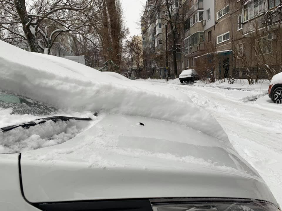 Днепр засыпало снегом. Фото: Facebook/ Анастасия Золотарёва