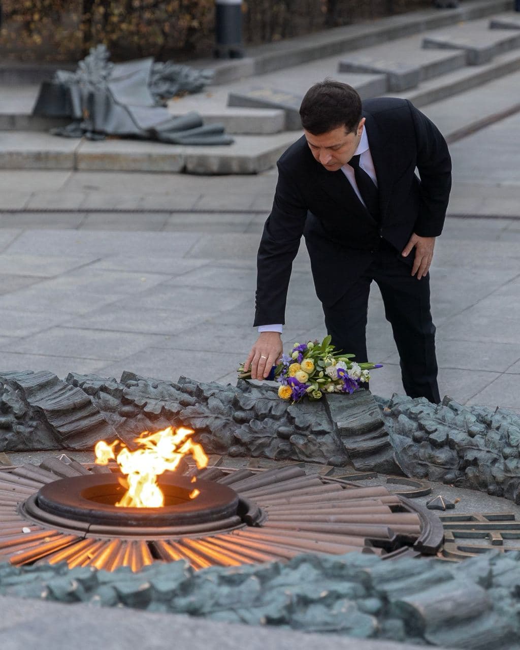 В День освобождения Украины Зеленский возложил цветы в Киеве