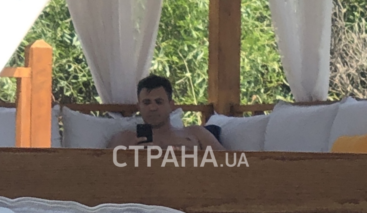 Николай Тищенко 29 июля был замечен в отеле Club Prive by Rixos. Фото: "Страна"