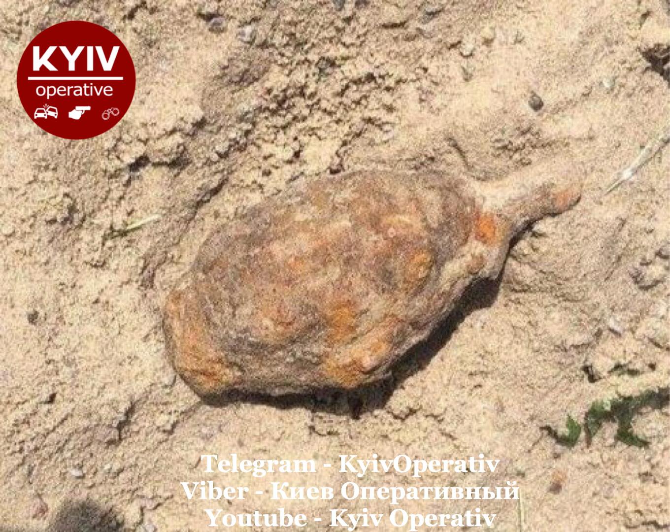 В детской песочнике Киева нашли ручную гранату