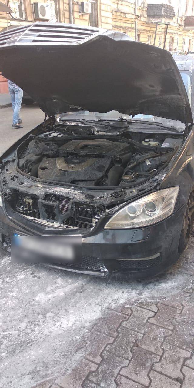 Пожарный поджигал дорогие авто на заказ. Фото: Прокуратура Одесской области
