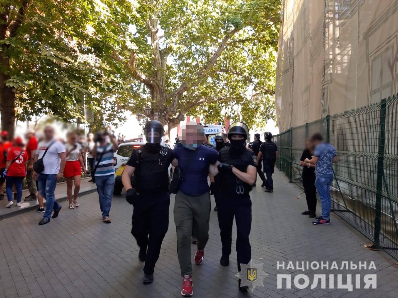 Что произошло между полицией и радикалами в Одессе. Фото: Нацполиция