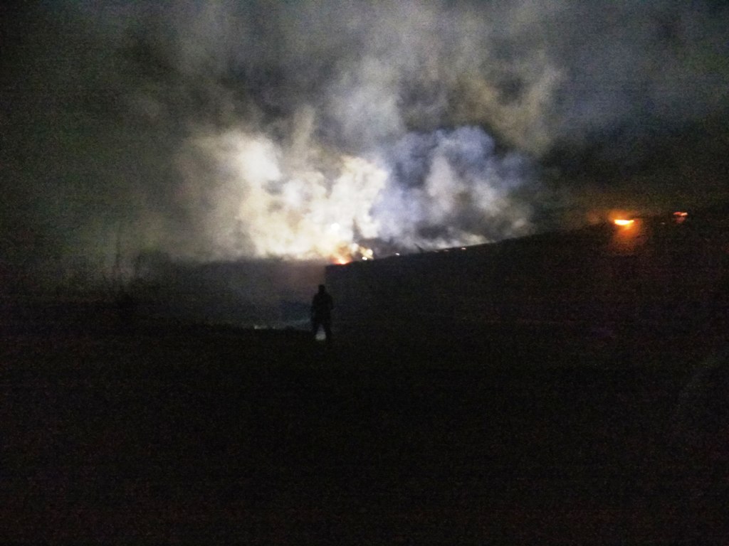 На двух житомирских фермах одновременно начался пожар. Фото: ГСЧС