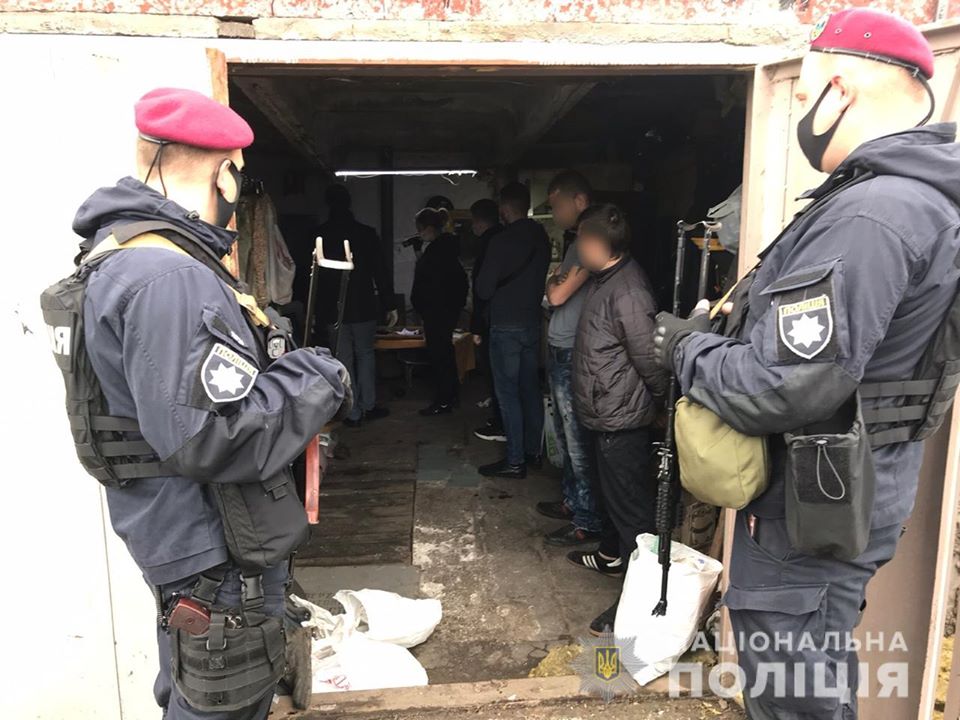 Банда под видом полиции устраивала разбои и похищала людей для выкупа. Фото: Facebook / Нацполиция Киева