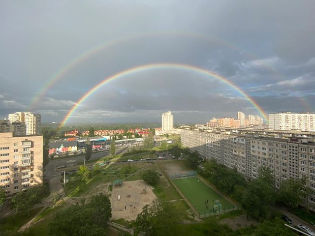 В Киеве сегодня сфотографировали редкую двойную радугу.Фото: Антон Хоменко