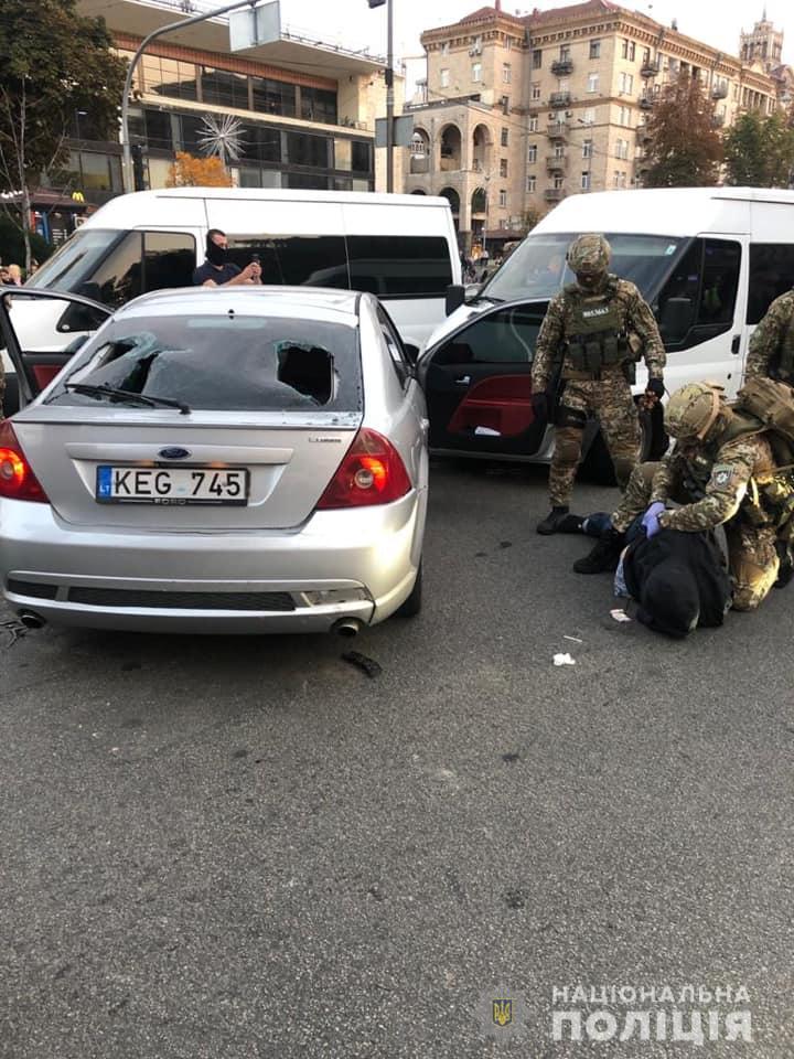 13 октября в Киеве спецназ задержал 2 грабителей. Фото: facebook.com/UA.KyivPolice
