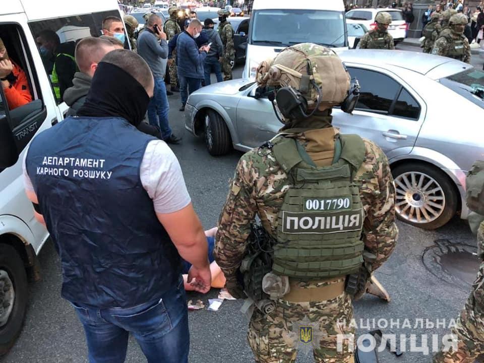 13 октября в Киеве спецназ задержал 2 грабителей. Фото: facebook.com/UA.KyivPolice