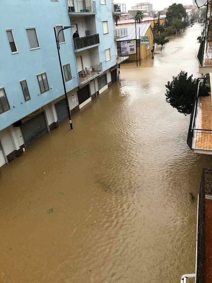 Наводнение в Италии разрушило мост