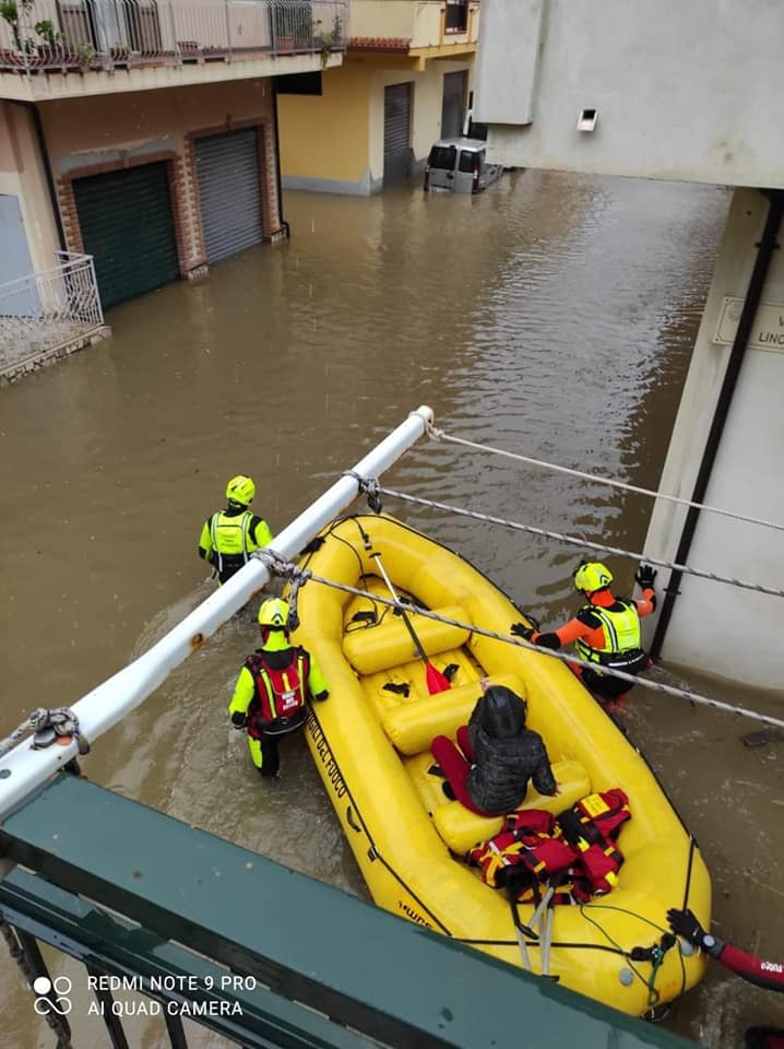 Наводнение в Италии затопило улицы