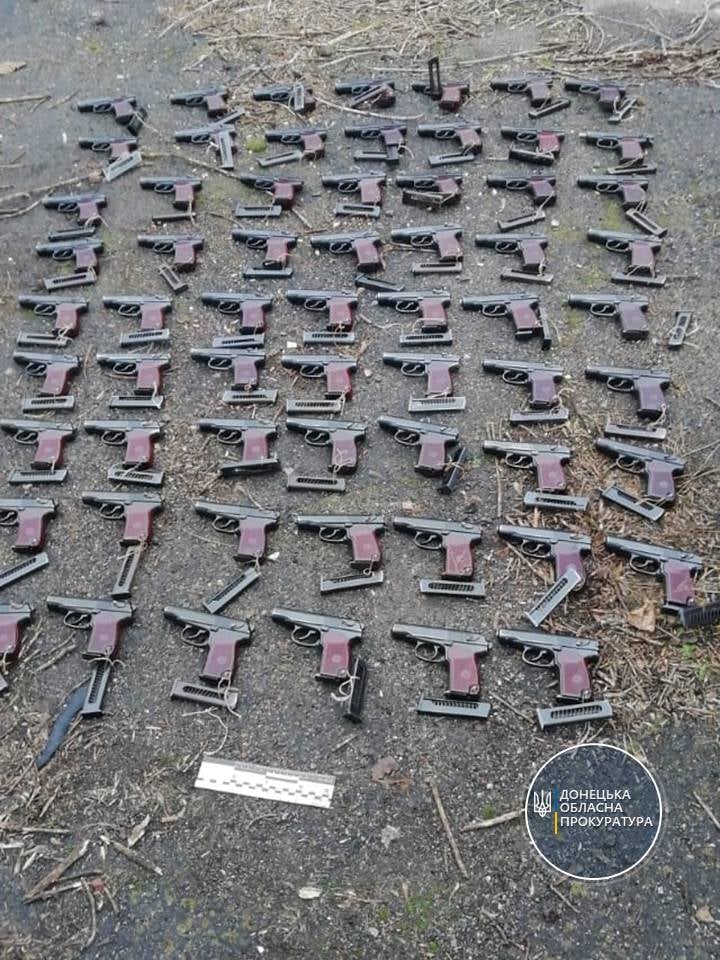 Схрон оружия в Мариуполе. Скриншот .facebook.com/don.gp.gov.ua/