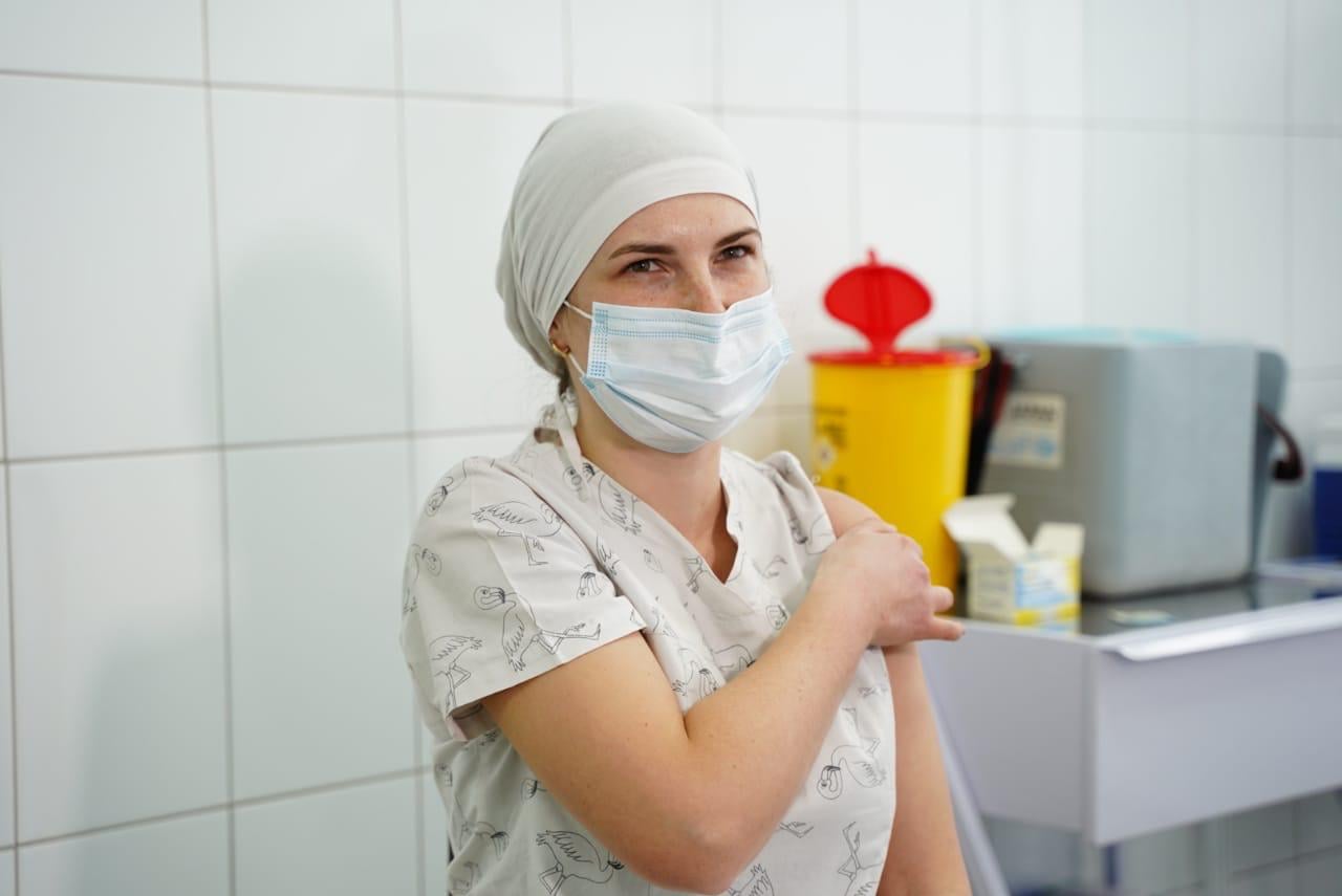 Врач в Броварах сделала вакцинацию от коронавируса. Скриншот https://www.facebook.com/koda.gov.ua/posts/2476080139366786
