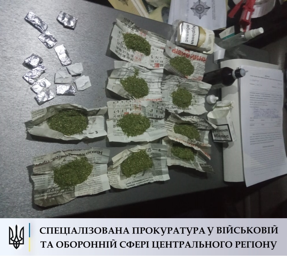 Военнослужащий торговал наркотиками. Скриншот https://vppnr.gp.gov.ua/ua/news.html?_m=publications&_c=view&_t=rec&id=288060