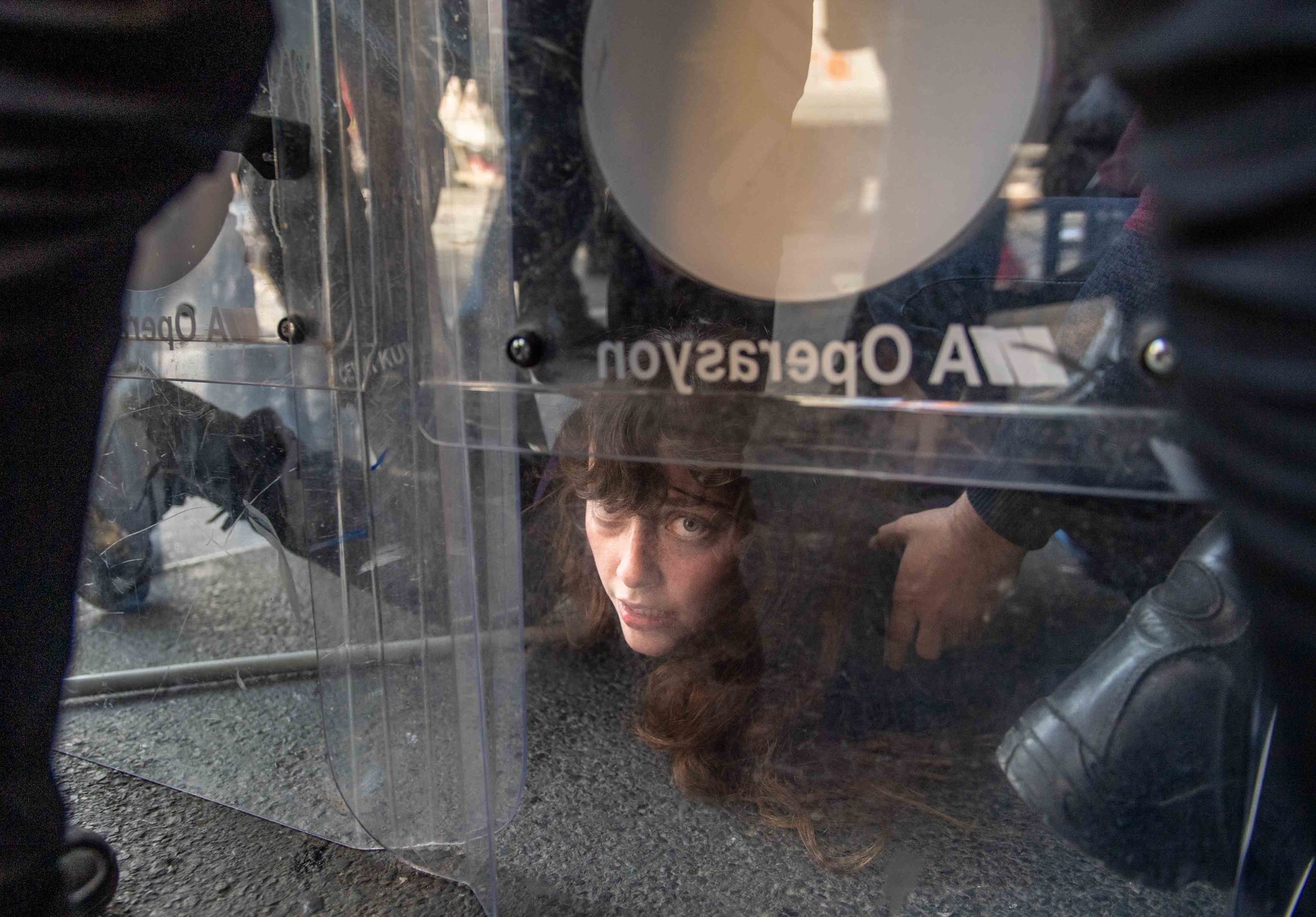 Задержание демонстрантов в Турции. Скриншот twitter.com/Kilicbil