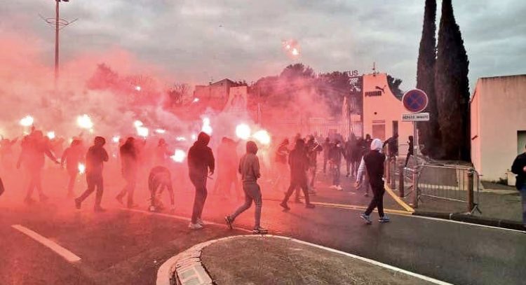 Фанаты Марселя устроили беспорядки. Скриншот /twitter.com/InfosFrancaises