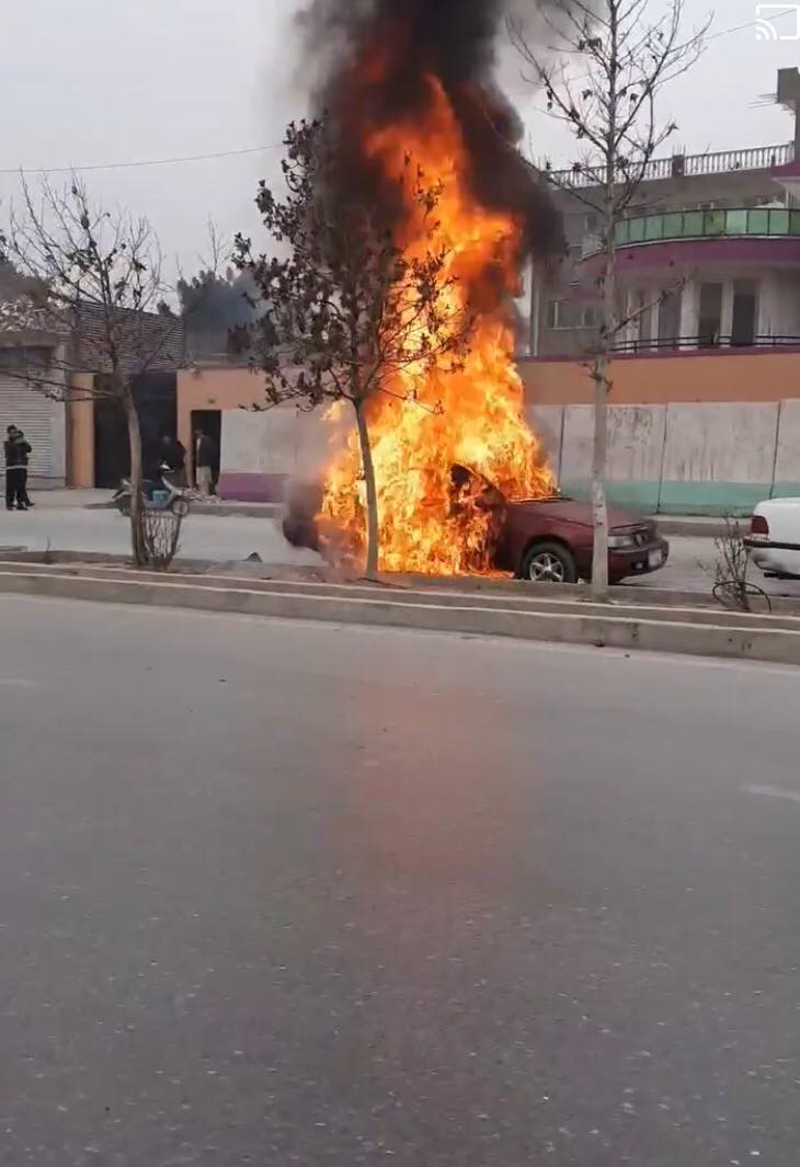 В Кабуле взорвали несколько автомобилей, погибли люди. Скриншот https://twitter.com/AfgIntl