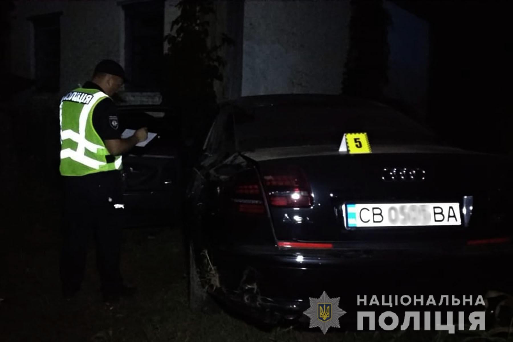 Легковушка, на которой въехали в частный дом