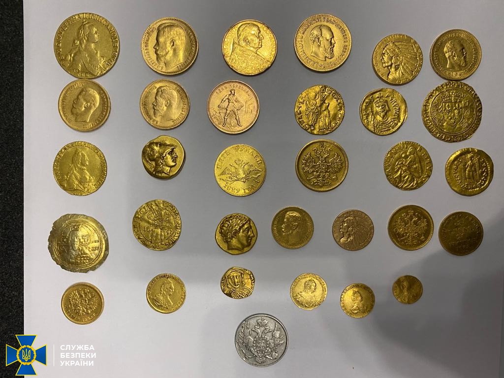 Фото: среди коллекции были обнаружены старинные монеты