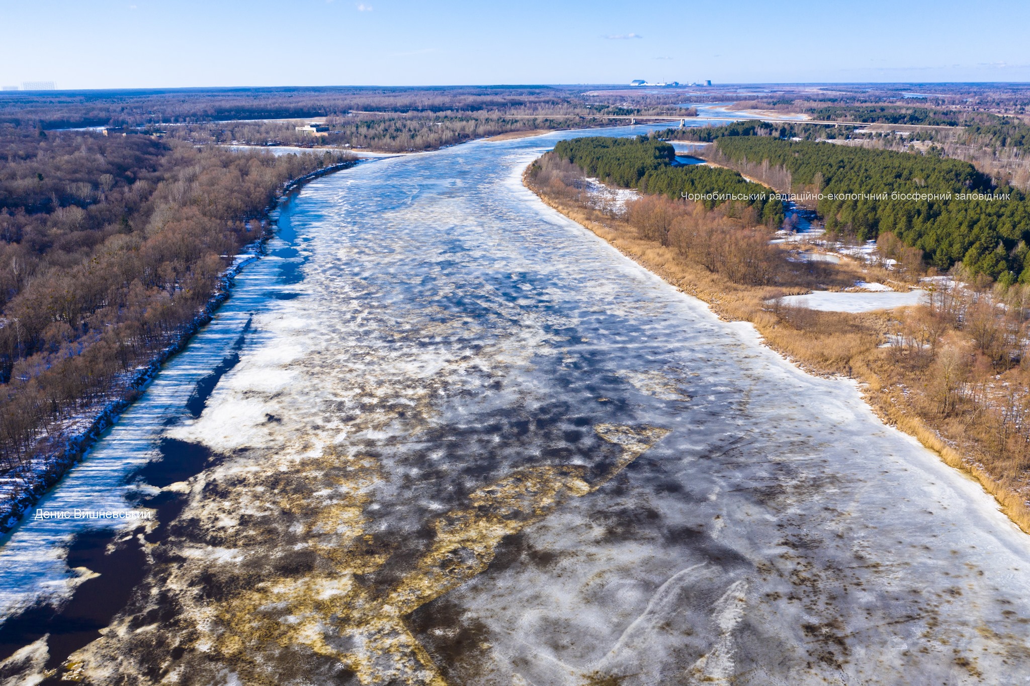Фото: представители заповедника показали талый лед рек Полесья