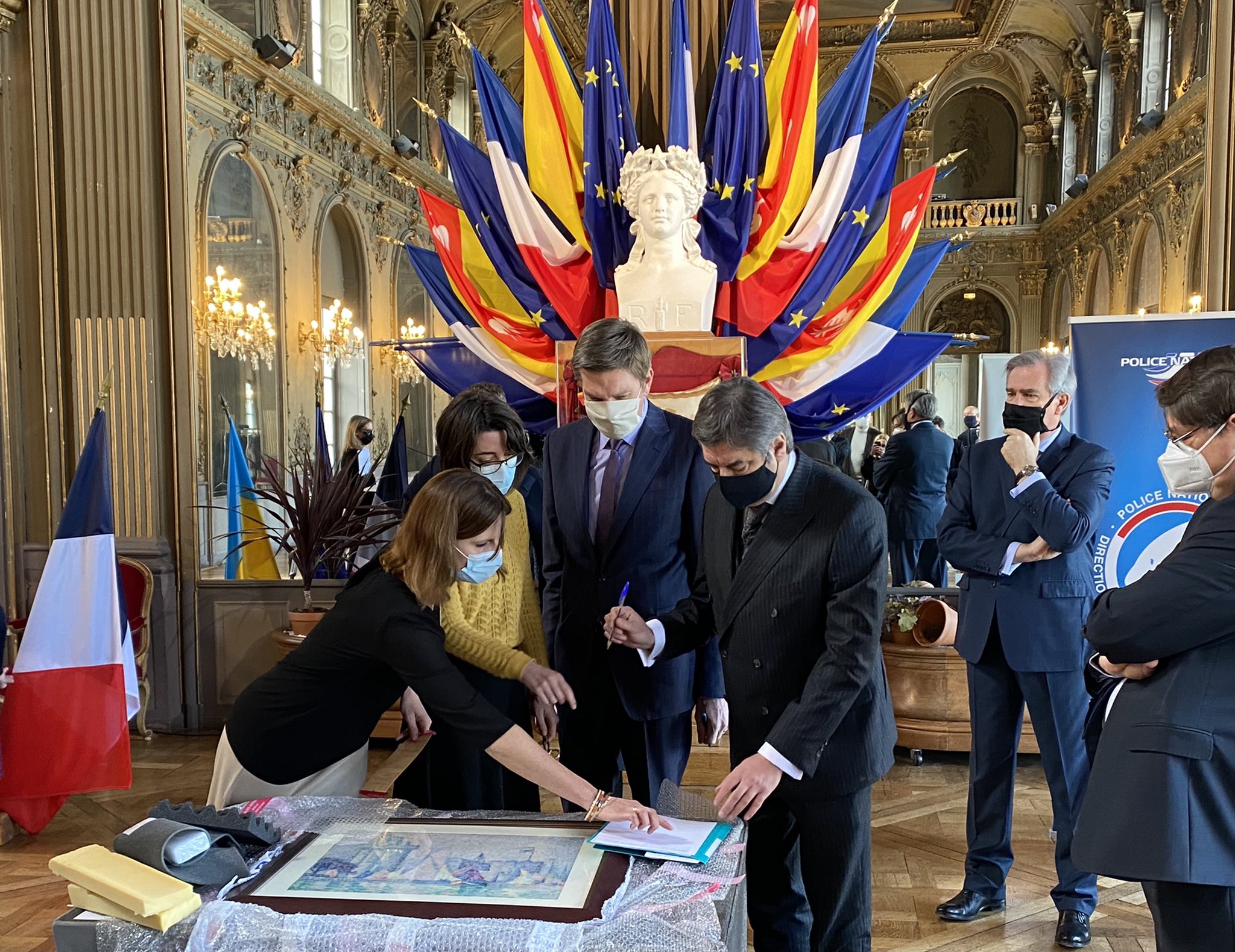 Украина завершила передачу Франции картины художника Поля Синьяка