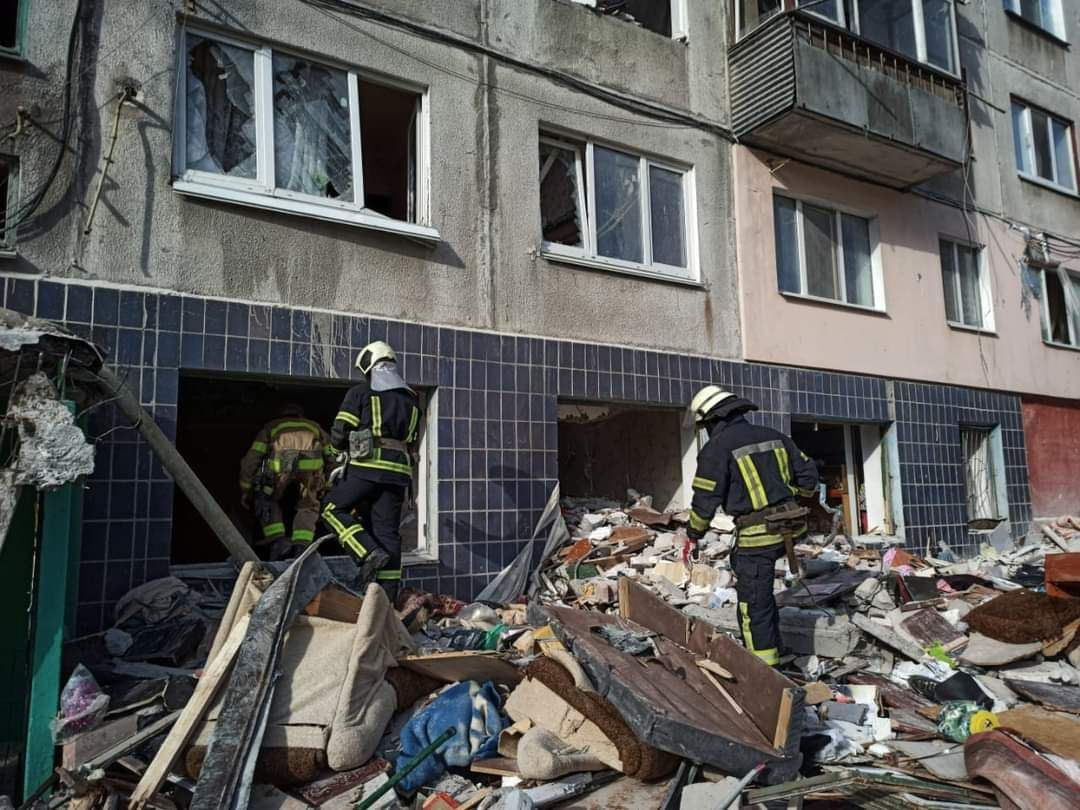 В Славянске Донецкой области продолжаются разборы завалов жилого дома