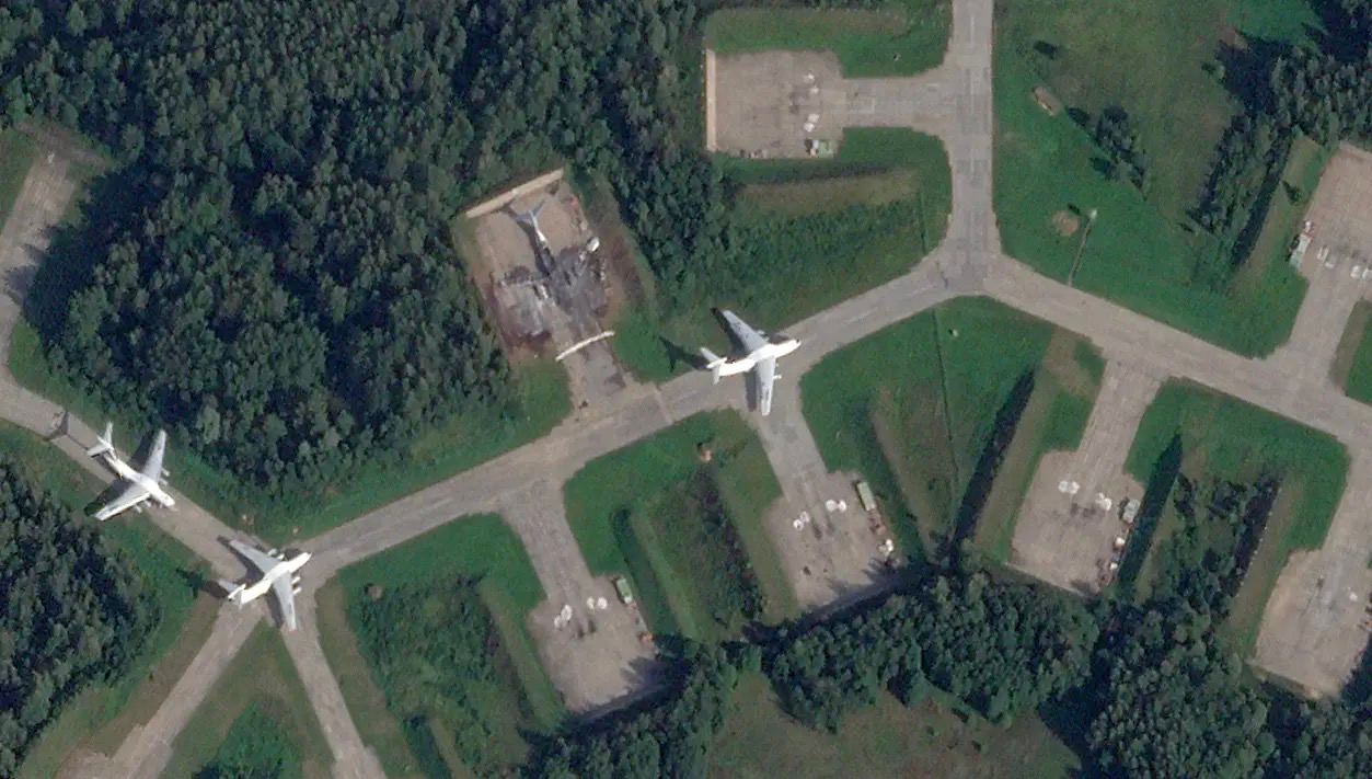 Снимки удара по Псковскому аэродрому