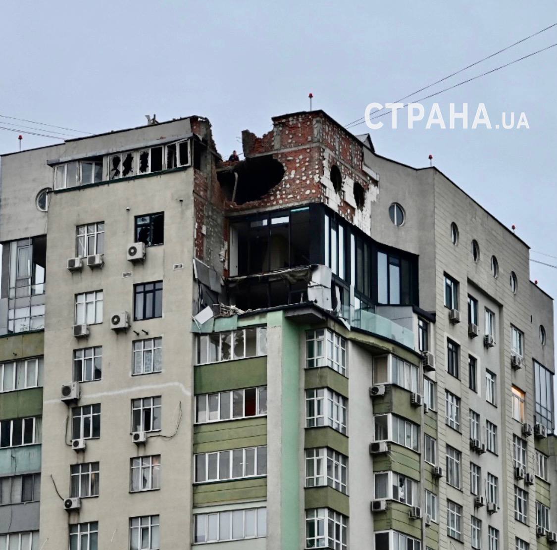 Последствия падения обломков дрона в Соломенском районе Киева