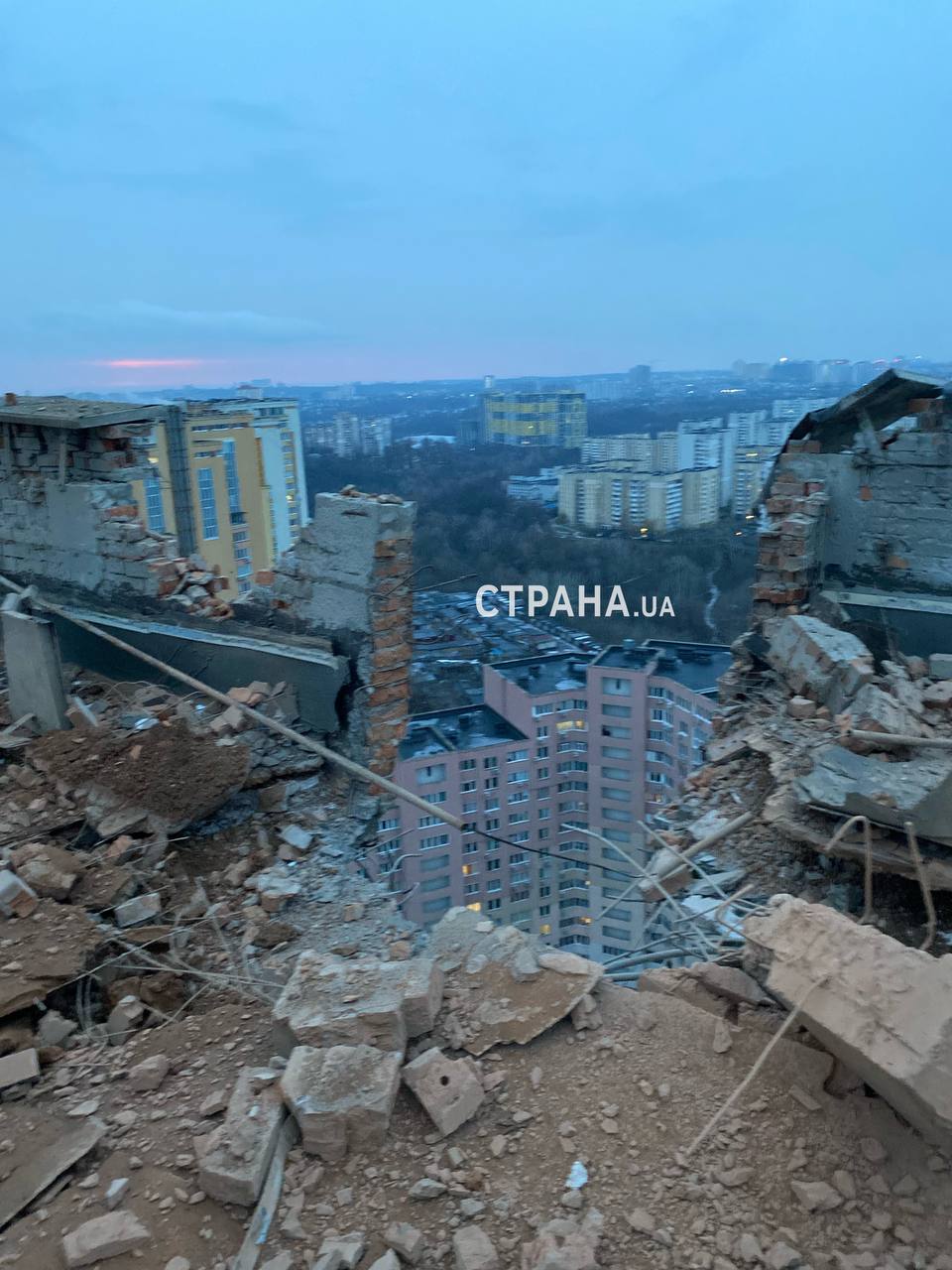 Последствия падения обломков дрона в Соломенском районе Киева