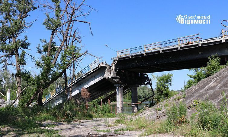 Разрушенный мост между Богородичным и Святогорском. Фото 1